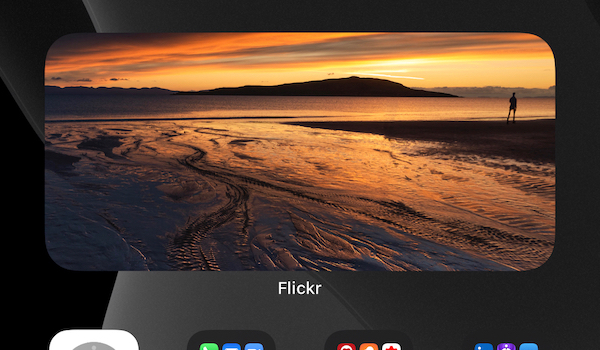 iPhone Home Screen - Flickr Widget